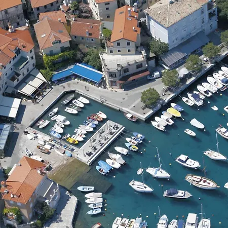 Apartman In With Sea View, Terrace, Wi-fi