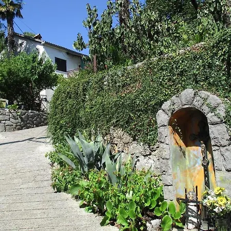 Apartman In With Sea View, Terrace, Wi-fi Ičići