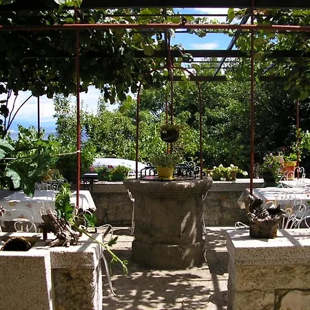 In With Sea View, Terrace, Wi-fi Apartman Ičići