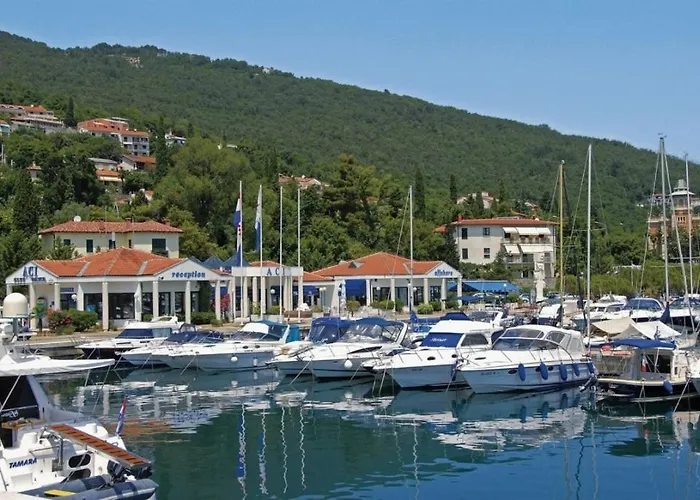 In With Sea View, Terrace, Wi-fi * Ičići